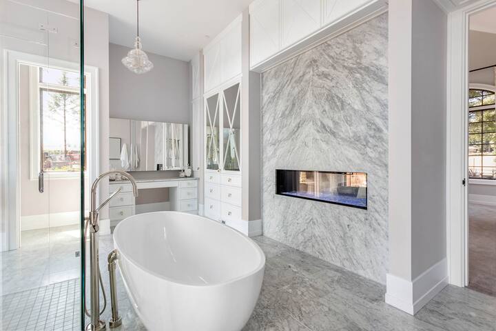 Elegant,Bathroom,With,Fireplace,And,Bathtub in Surprise